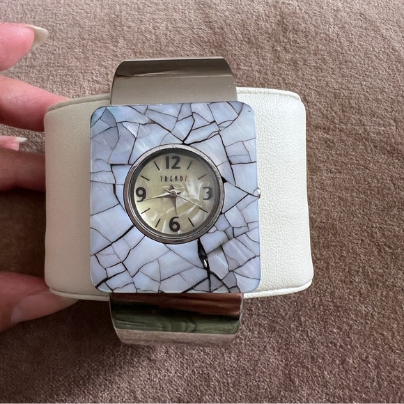 Silver and Mother of Pearl Watch - Picture 2 of 4